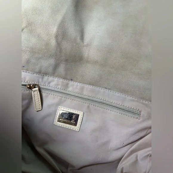 Authentic Fendi Patent Leather Cream Crossbody Bag with Adjustable Strap - Picture 8 of 12